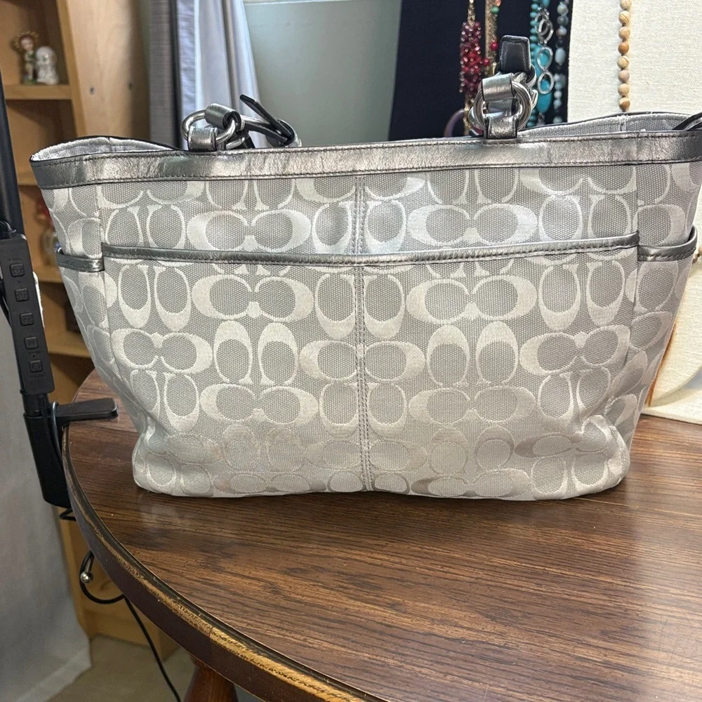 Coach Signature Tote Shoulder Bag in Silver and Cream - Picture 3 of 9